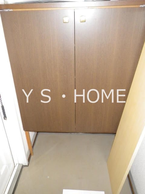 ドエル国立 玄関