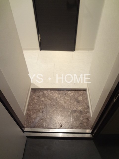 ルヴェール上荻 玄関