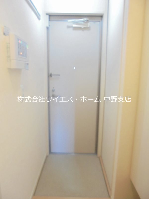 カーメル共栄 玄関