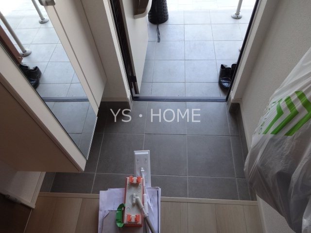 ヒカルサ西東京向台ウエスト 玄関