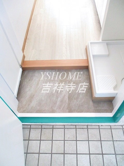 アゼールリドー 玄関