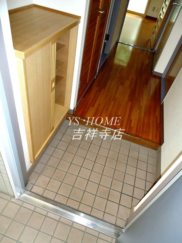 ランドマーク三鷹 玄関