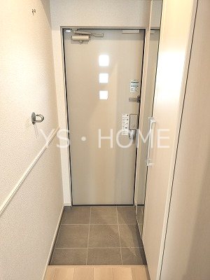 メイ・ガーデンⅡ 玄関