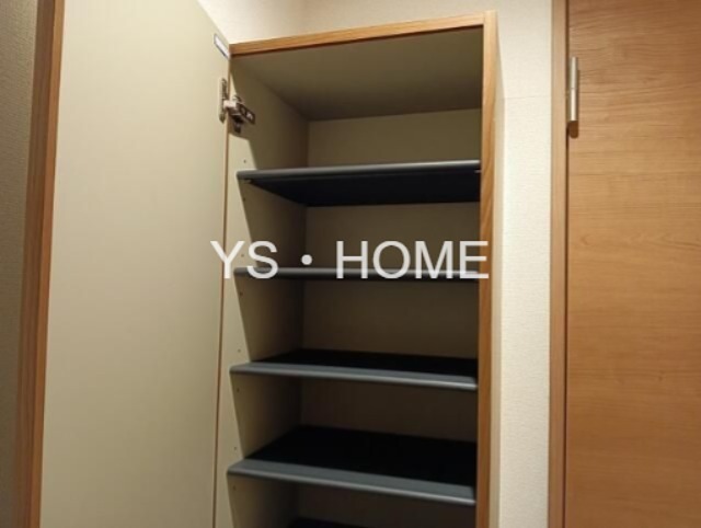 モン・シャトー松庵 玄関