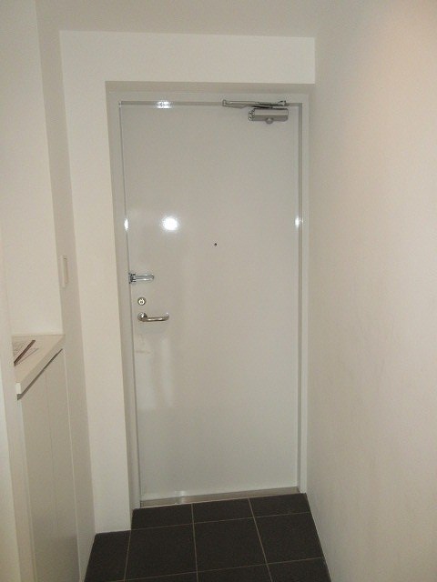 メゾンドサントウル  玄関