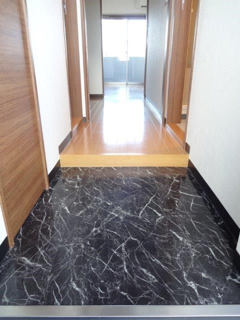 リスペクト　スリー 玄関