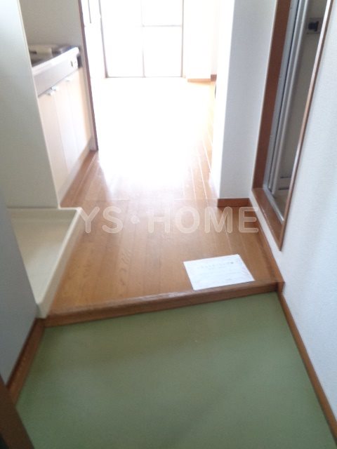 リズ松ヶ丘 玄関