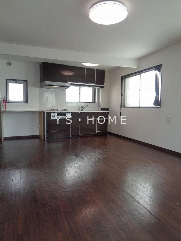 岩崎エステートビル（スーモ・アットホーム掲載不可） リビング