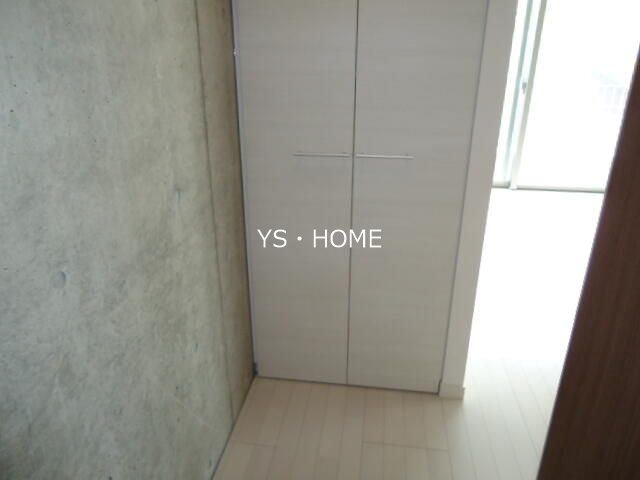 EL　COURT　WADA  玄関