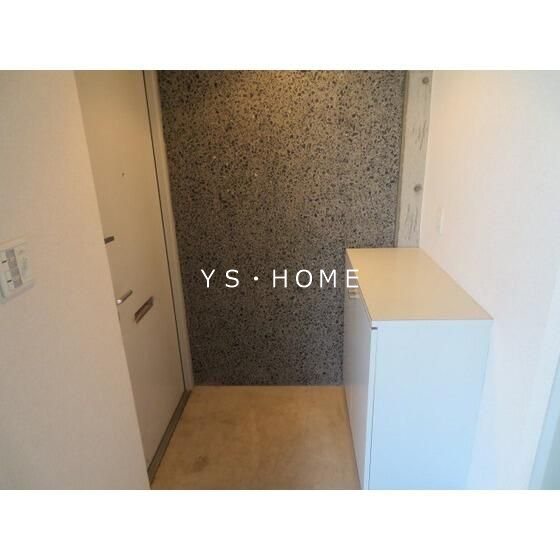 ドルフEAST 玄関