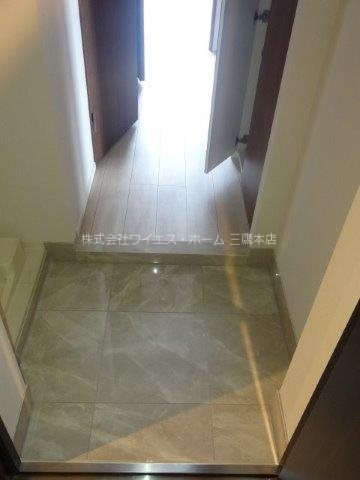 クレイシア三鷹 玄関
