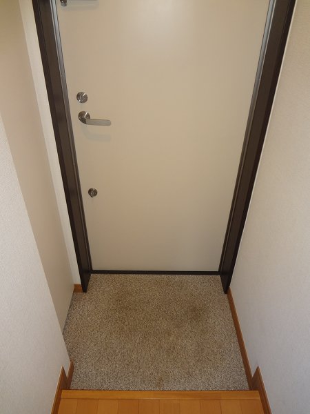 リブリ・Springs  玄関