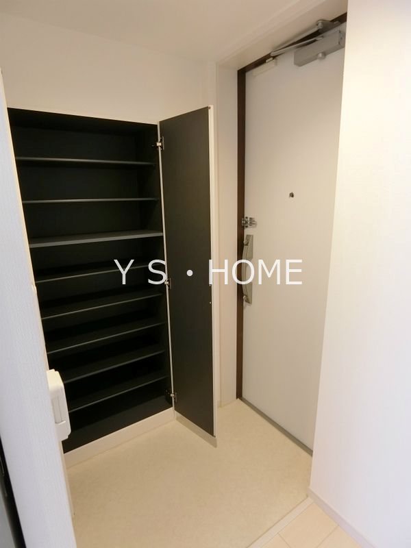 リブリ・クリークウエスト 玄関