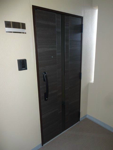 ジェメリフェリオ武蔵野 玄関