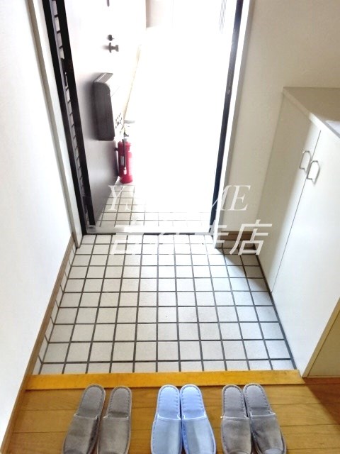 第一秀恵レジデンス 玄関