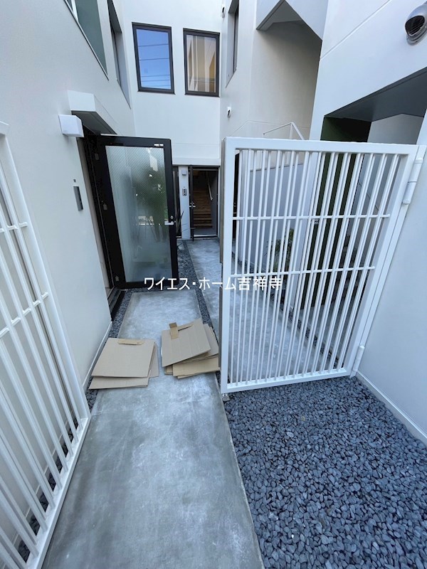 GREEN TERRACE KICHIJOJI  玄関