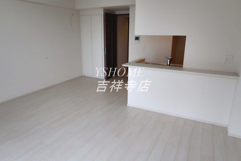 トラープランド翠命館 リビング