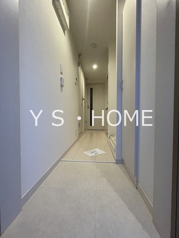 リブリ・ラヴィアンローズ・国立 玄関