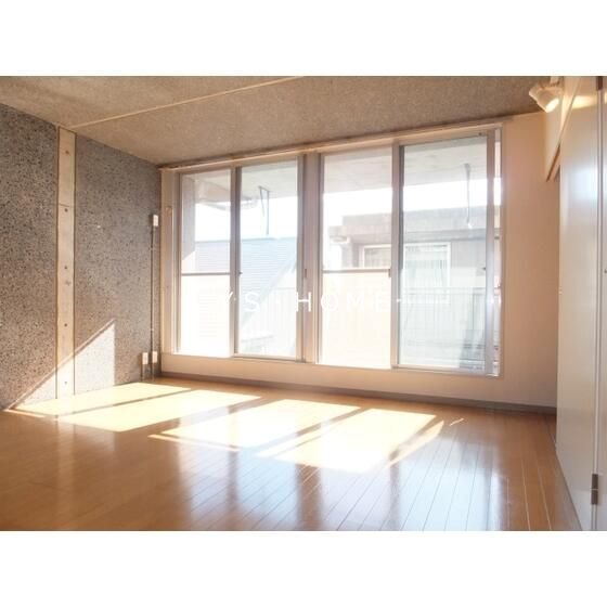 ドルフEAST リビング