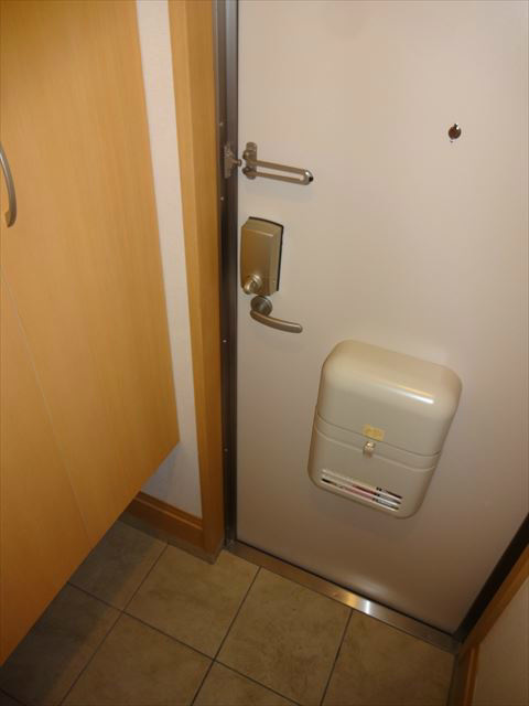 ラヴィエベル三鷹 玄関