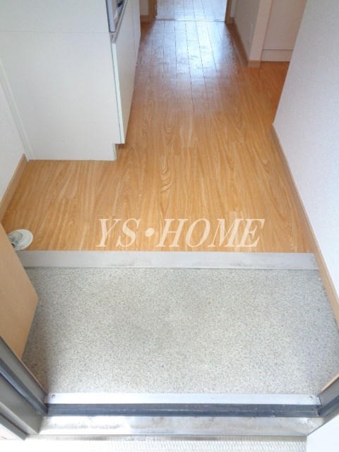 メゾンボヌール 玄関