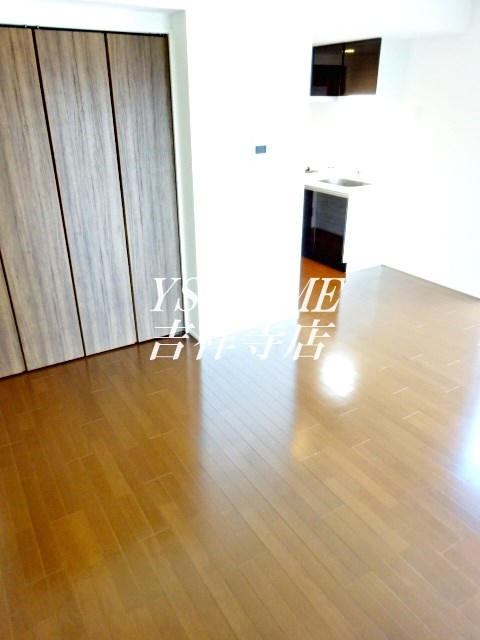 ウェルスクエアイズム高井戸 リビング