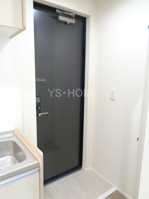 ラシーネ西荻南  玄関