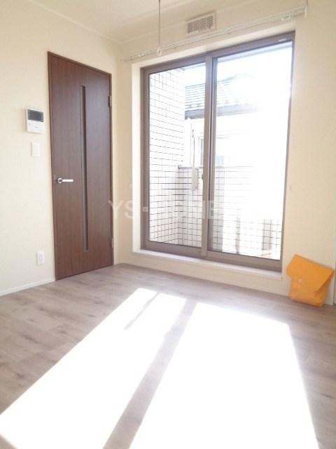 ラシーネ西荻南  リビング