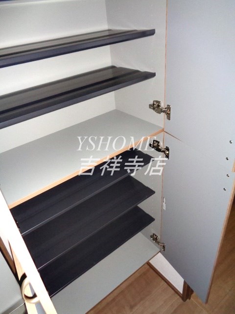 インフォレスト 玄関