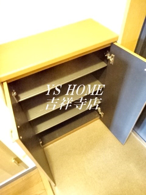 クレセント 玄関