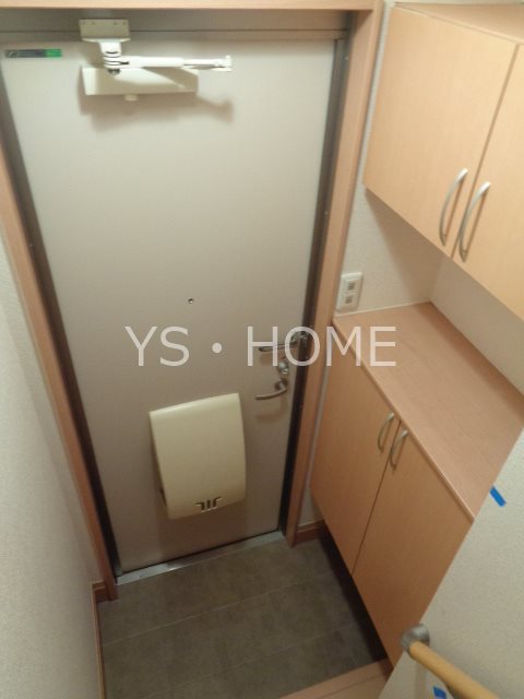 メゾン・ド・シャテーヌ 玄関