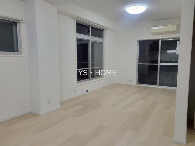 レジ東郷  リビング