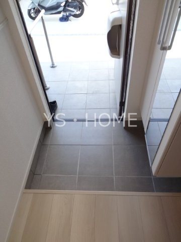 ヒカルサ西東京向台ウエスト 玄関