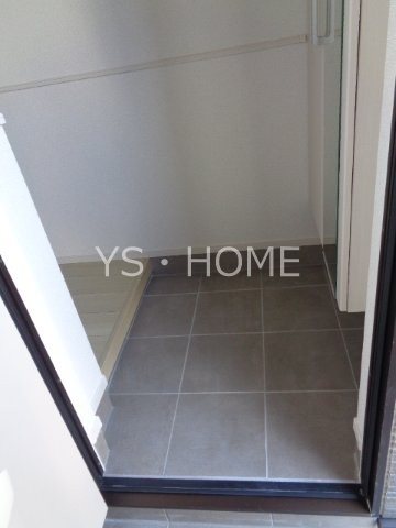 ヒカルサ西東京向台ウエスト 玄関