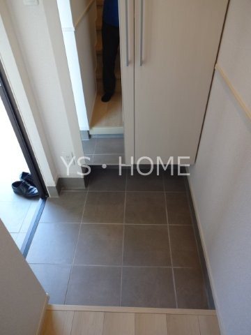 ヒカルサ西東京向台ウエスト 玄関