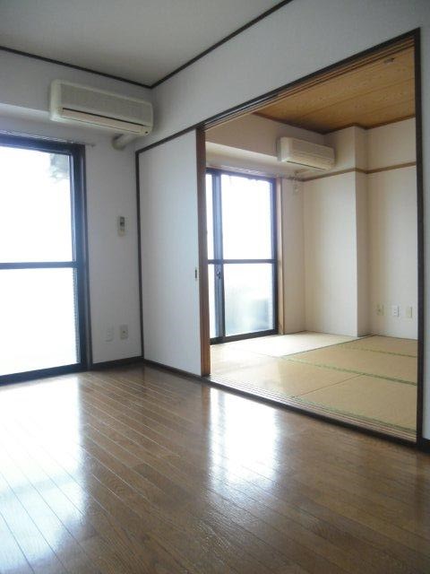 エクリーンミタカ リビング