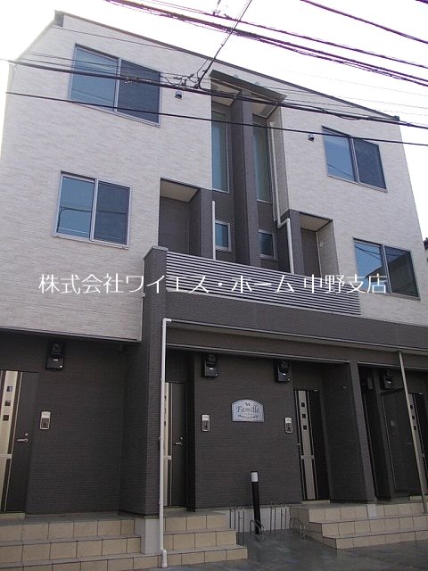 ファミーユ  外観