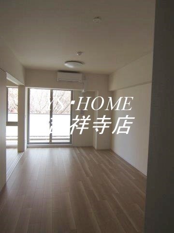 トラープランド翠命館  リビング