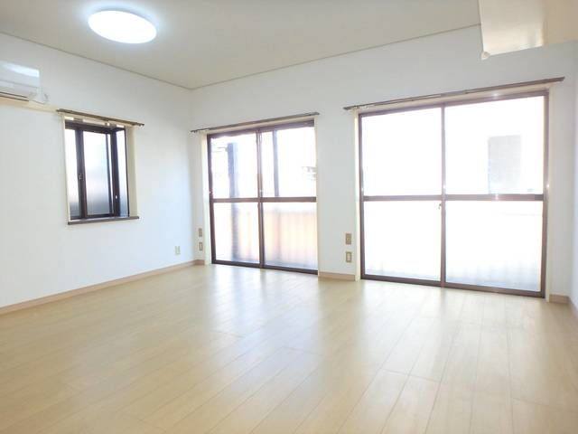 エメロードハイツ リビング