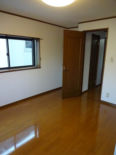 メゾネット山中 ベッドルーム