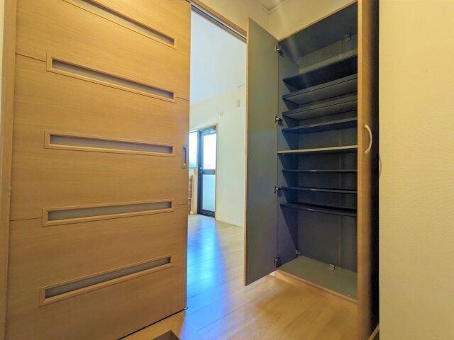 エマーレ国立 玄関