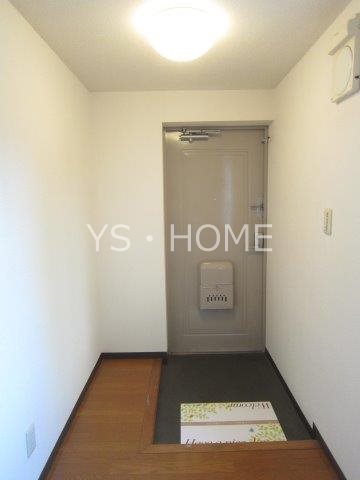 コーポレート小金井梶野通り6号棟  玄関