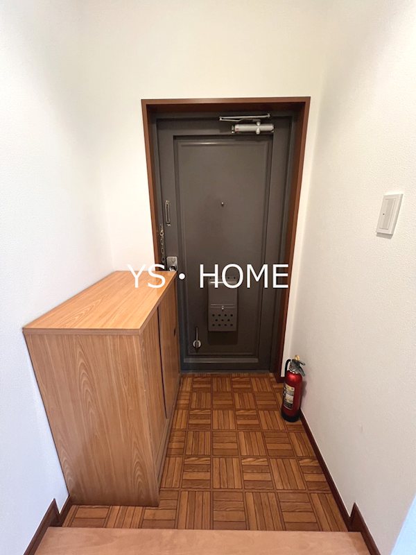 セレンティ弥生  玄関