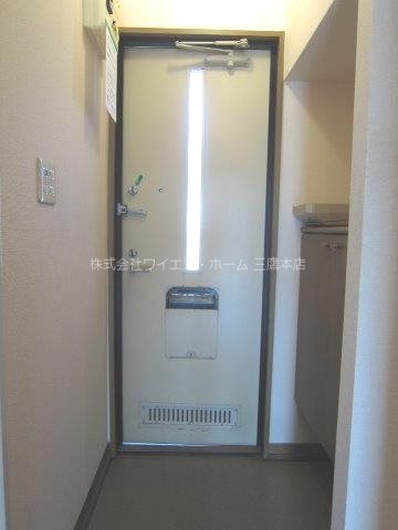 ヴィラ・ファミーユB 玄関