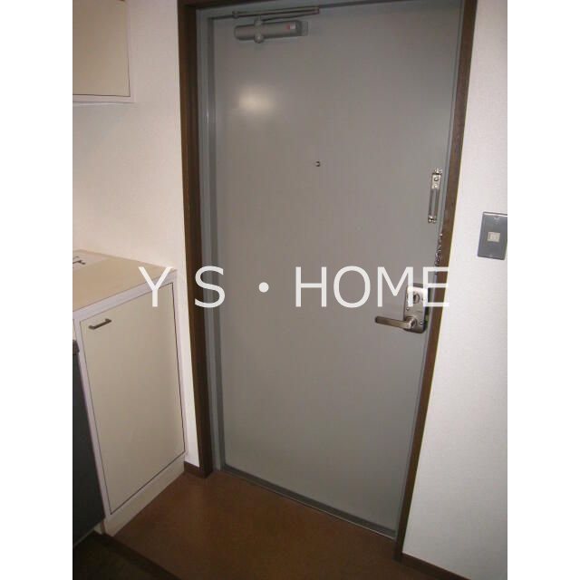 カーザルーチェ 玄関