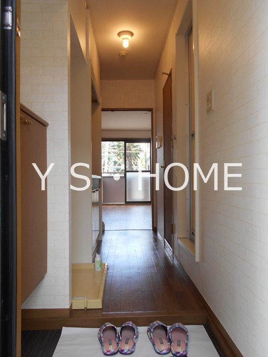 ヴィラ・ファミーユ　B 玄関