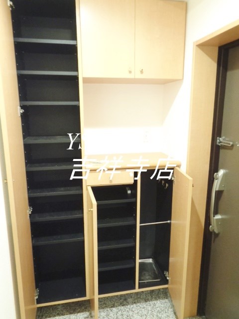 日神パレステージ石神井台 玄関