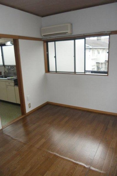 ワイエスハイム リビング