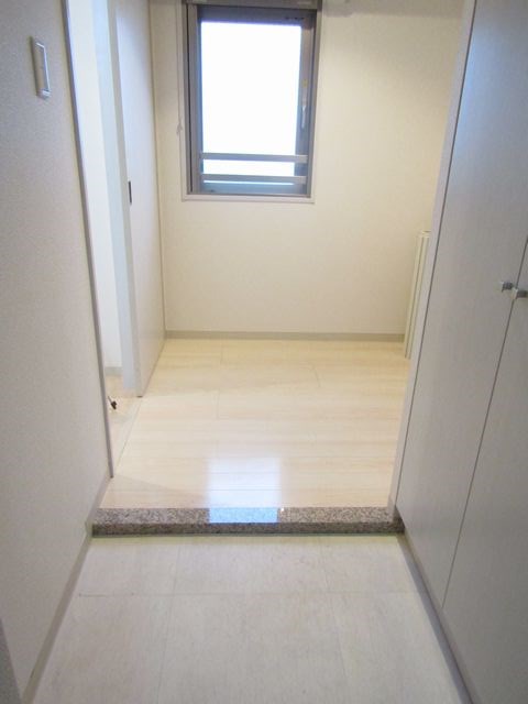 フェリーチェ国立 玄関