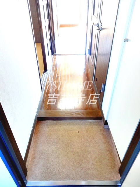 プレステージ三鷹 玄関